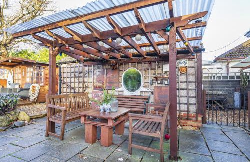 Bournemouth Casa | Cozy Cottage, Secure Garden, Dog Freindly
