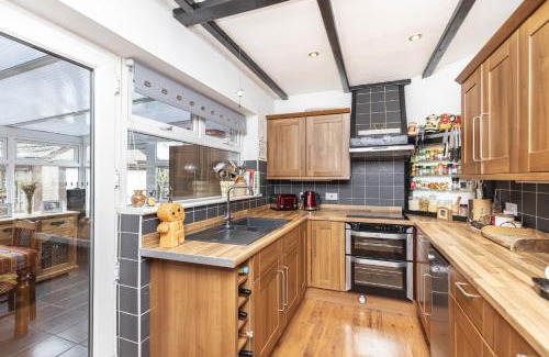 Bournemouth Casa | Cozy Cottage, Secure Garden, Dog Freindly