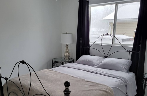 Innisfil Casa | Cozy Cottage Steps to Lake Simcoe