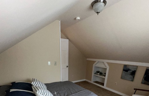 Butte Cabaña | Cozy Cottage Tucked back with an Amazing View of Pioneer Peak!