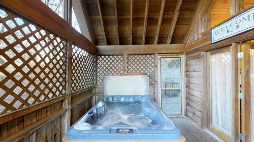 Gatlinburg - Pigeon Forge Casa | Cozy Cottage Unit 1610 Cabin