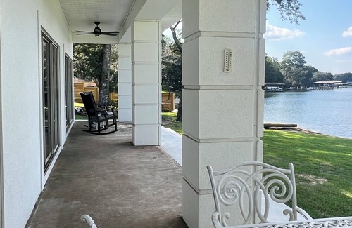 Fort Walton Beach Casa | Cozy cottage with water views, beach area, dock access & on-site boat launch!