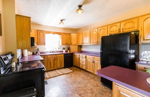 Bradford Otro | Cozy Cottage