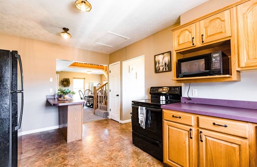 Bradford Otro | Cozy Cottage