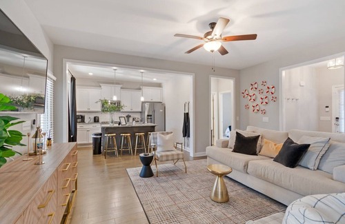 Tullahoma Casa | Cozy Cottage w/3king Beds,Tesla Charger, Marina Access