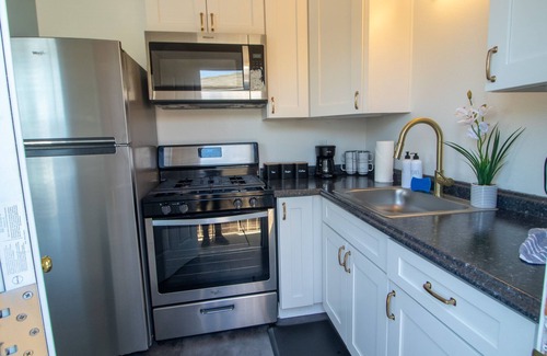 College East Casa | Cozy Cottage - Walk to SDSU - Laundry - Central