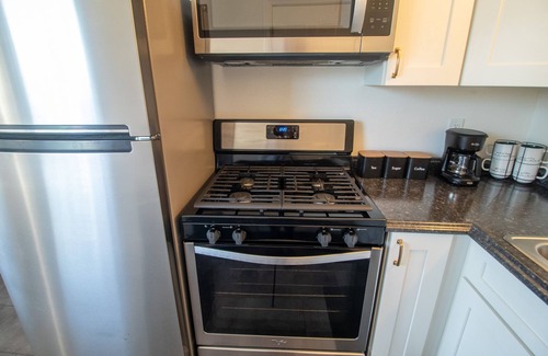 College East Casa | Cozy Cottage - Walk to SDSU - Laundry - Central
