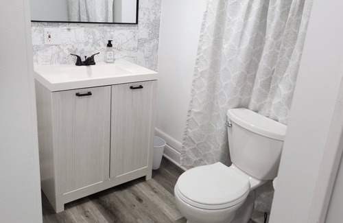 Mount Vernon Casa | Cozy Cottage! Weekly/Monthly Discounts! Washer and dryer! Wifi!