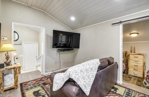 Kodak Casa | Cozy Cottage with Pool Btwn Knoxville and Pigeon Forge