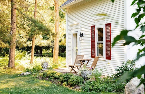 Cross Village Cabaña | Cozy Cottage with Modern Conveniences