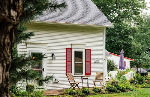 Cross Village Cabaña | Cozy Cottage with Modern Conveniences