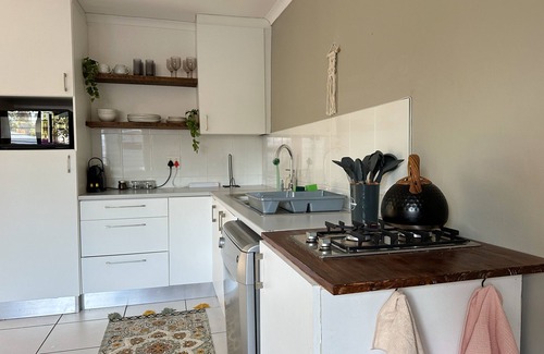Marina da Gama Cabaña | Cozy cottage with 1 bedroom and WiFi, AC in beautiful Cape Town