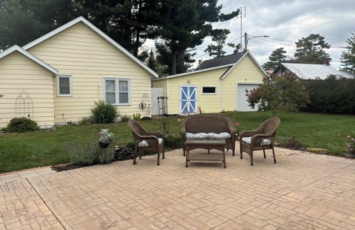 Chetek Cabaña | Cozy cottage with access to Lake Chetek, perfect for relaxing