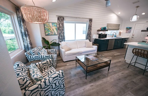 Navarre Cabaña | Cozy Cottage with Beach Access