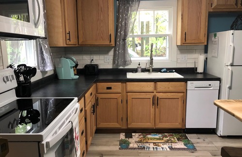 Egg Harbor Cabaña | Cozy cottage with firepit, in walking distance to beach and the town!