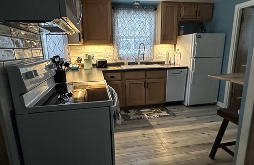 Egg Harbor Cabaña | Cozy cottage with firepit, in walking distance to beach and the town!