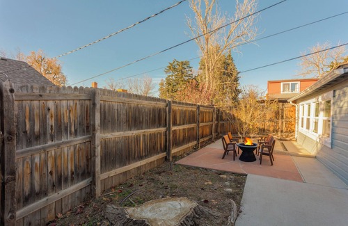 Englewood Cabaña | Cozy Cottage With Garage