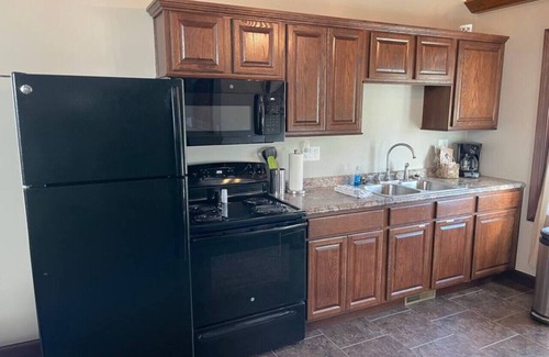 Millersburg Cabaña | Cozy Cottage With Pool Table & Seasonal Pool