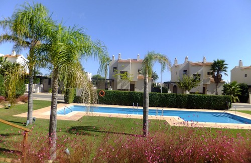 Roda Casa | Acogedora casita con piscina en condominio de Golf