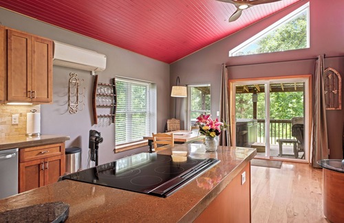 Lovingston Cabaña | Cozy cottage with PRIVATE hot tub and year round pool.