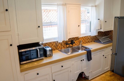 Golden Hill Cabaña | Cozy Cottage with Private Backyard - 1 mi away from Downtown/Gaslamp/Balboa Park