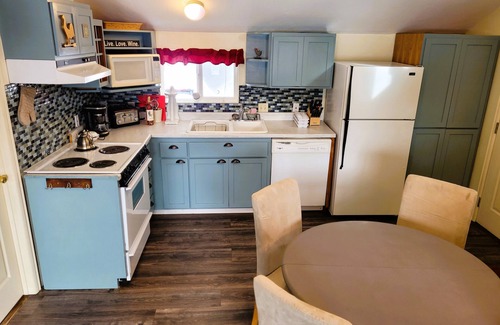 La Pine Casa | Cozy cottage with river access and great outdoor adventures