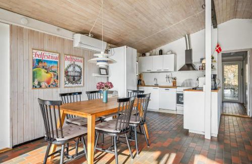 Handrup Strand Casa | Cozy Cottage With Sea View At Handrup Strand
