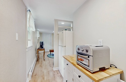 Osterville Cabaña | Cozy cottage with tranquil charm, natural beauty & great location