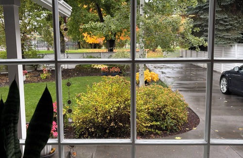 Fort Grounds Cabaña | Cozy cottage with historic charm in beautiful Coeur d’Alene, Idaho!