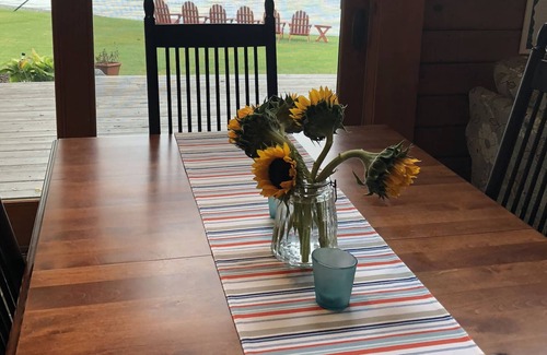 Valois Cabaña | Cozy cottage, with exceptional views of Keuka Lake.