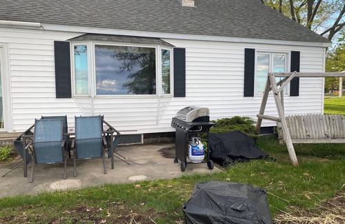 East Tawas Cabaña | Cozy cottage with WiFi in East Tawas - 3 bedrooms