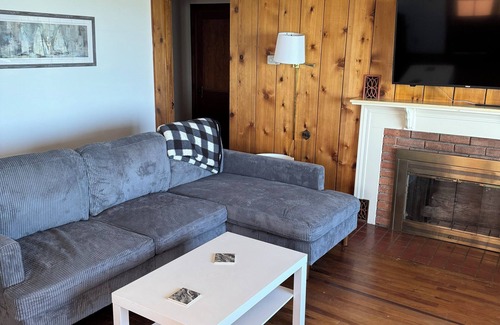 East Tawas Cabaña | Cozy cottage with WiFi in East Tawas - 3 bedrooms