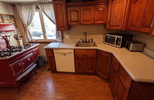 Shipshewana Casa | Cozy cottage within walking distance of almost everything