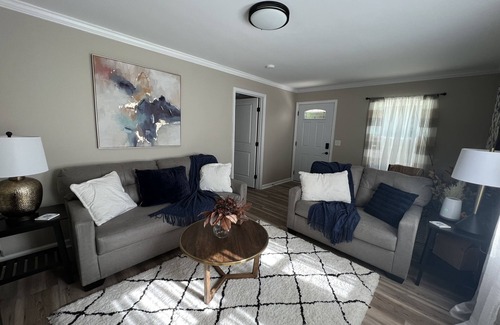 Rippon Cabaña | Cozy Cottage / Writers Retreat . Nestled in the woods . Private