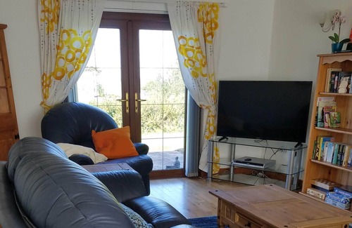 Crumlin Casa | Cozy Country Cottage