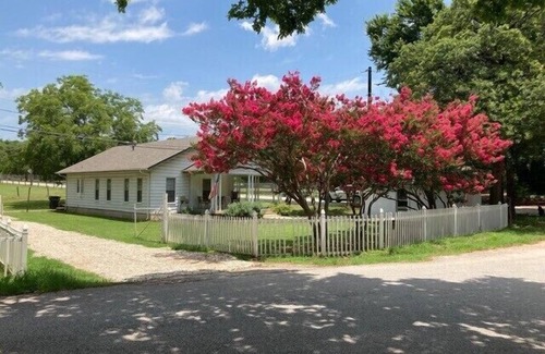 Roanoke Casa | Cozy Country Farm House in North Keller