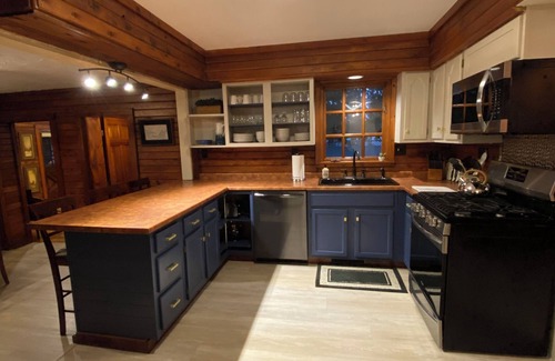 Onalaska Otro | Cozy, country-feel, private, close to everything, for family & friends to gather
