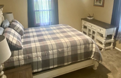Heise Casa | Cozy, Country Home-Beautiful Setting & Recreation