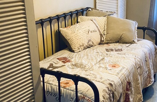 Heise Casa | Cozy, Country Home-Beautiful Setting & Recreation