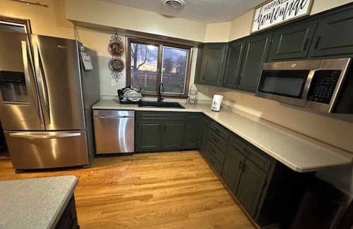 Goshen Casa | Cozy Country Home/Hot Tub/Pool/WI-FI/King Bed/Gym