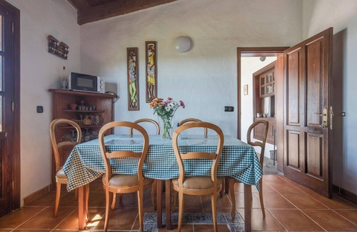 El Madronal Villa | Acogedora casa de campo "La Cuadra de Arona" con vista al mar, piscina, Wi-Fi y jardín, aparcamiento