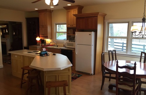 Lexington Cabaña | Cozy Country Setting on 10 acres w/fishing pond, tennis and pickleball