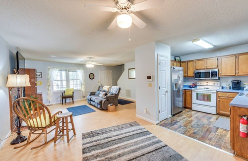 Cameron Casa | Cozy Couple's Getaway w/ Private Yard in Cameron