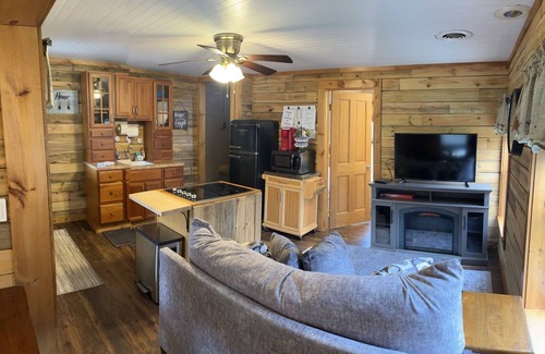 Swain Apartamento | Cozy Couples Farmhouse Cottage- Minutes walk from Swain Ski Resort
