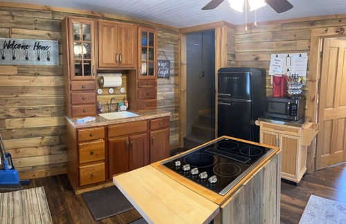 Swain Apartamento | Cozy Couples Farmhouse Cottage- Minutes walk from Swain Ski Resort