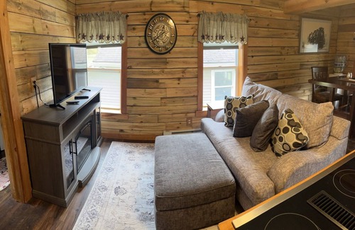 Swain Apartamento | Cozy Couples Farmhouse Cottage- Minutes walk from Swain Ski Resort