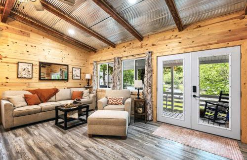 Camdenton Casa | Cozy Cove Cabin - The Perfect Ozark Retreat