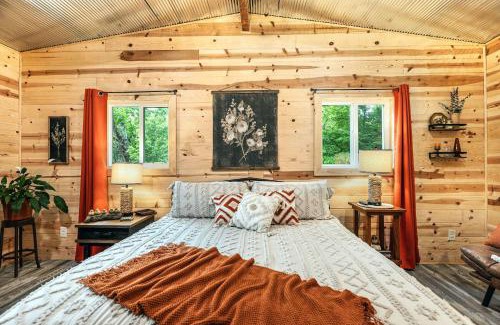 Camdenton Casa | Cozy Cove Cabin - The Perfect Ozark Retreat