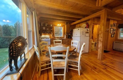 Belgrade Cabina | Cozy Cove Cottage Winter Rental Available