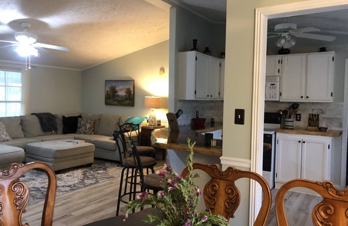 Newberry Shores Casa | Cozy cove lake cottage
